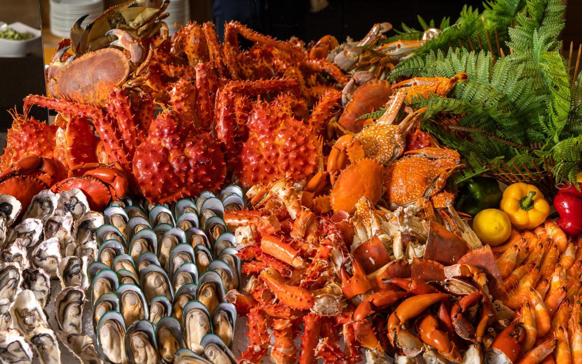 Eastin Grand Hotel Sathorn Bangkok Exterior photo A selection of seafood