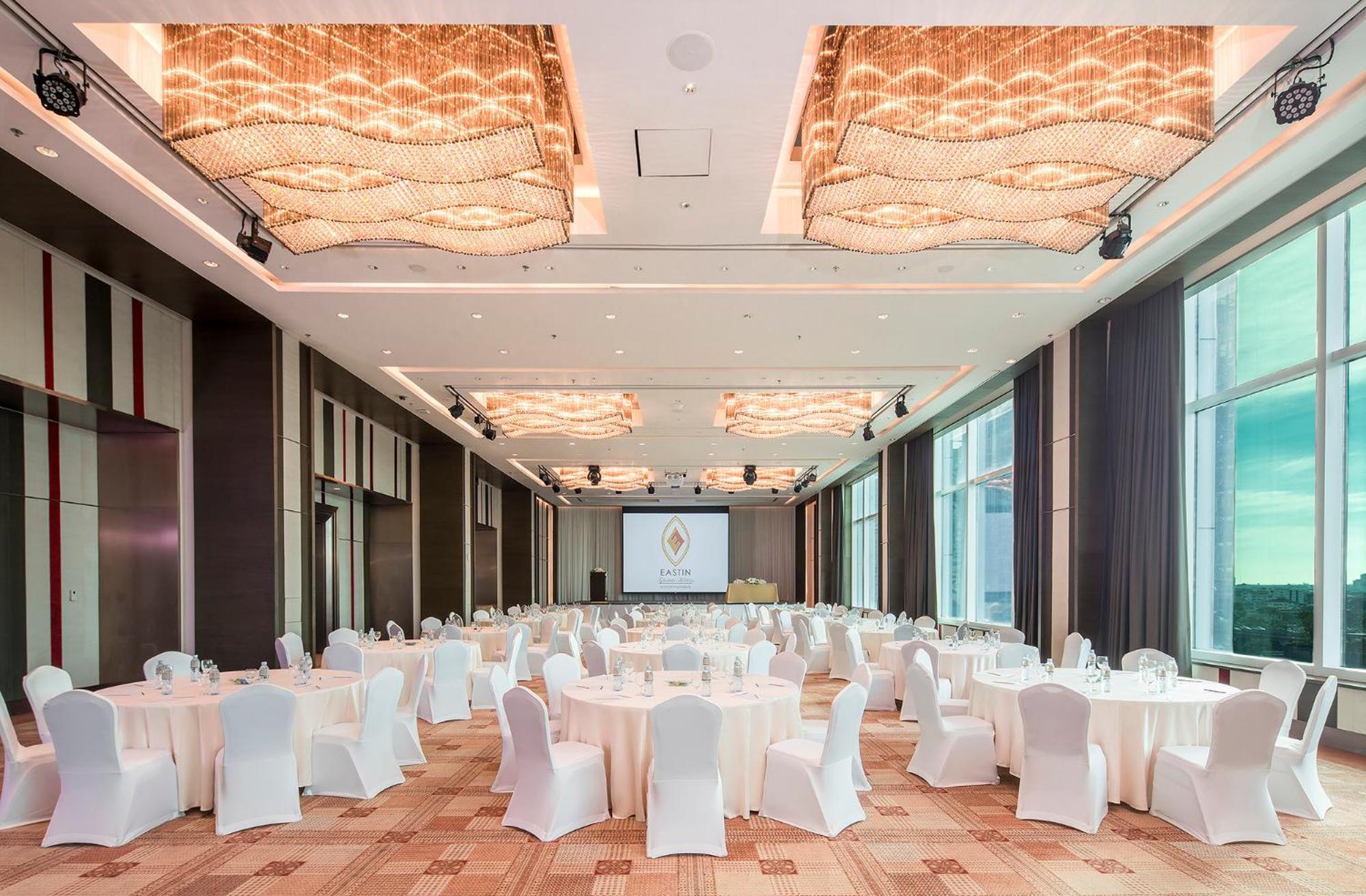 Eastin Grand Hotel Sathorn Bangkok Exterior photo The ballroom
