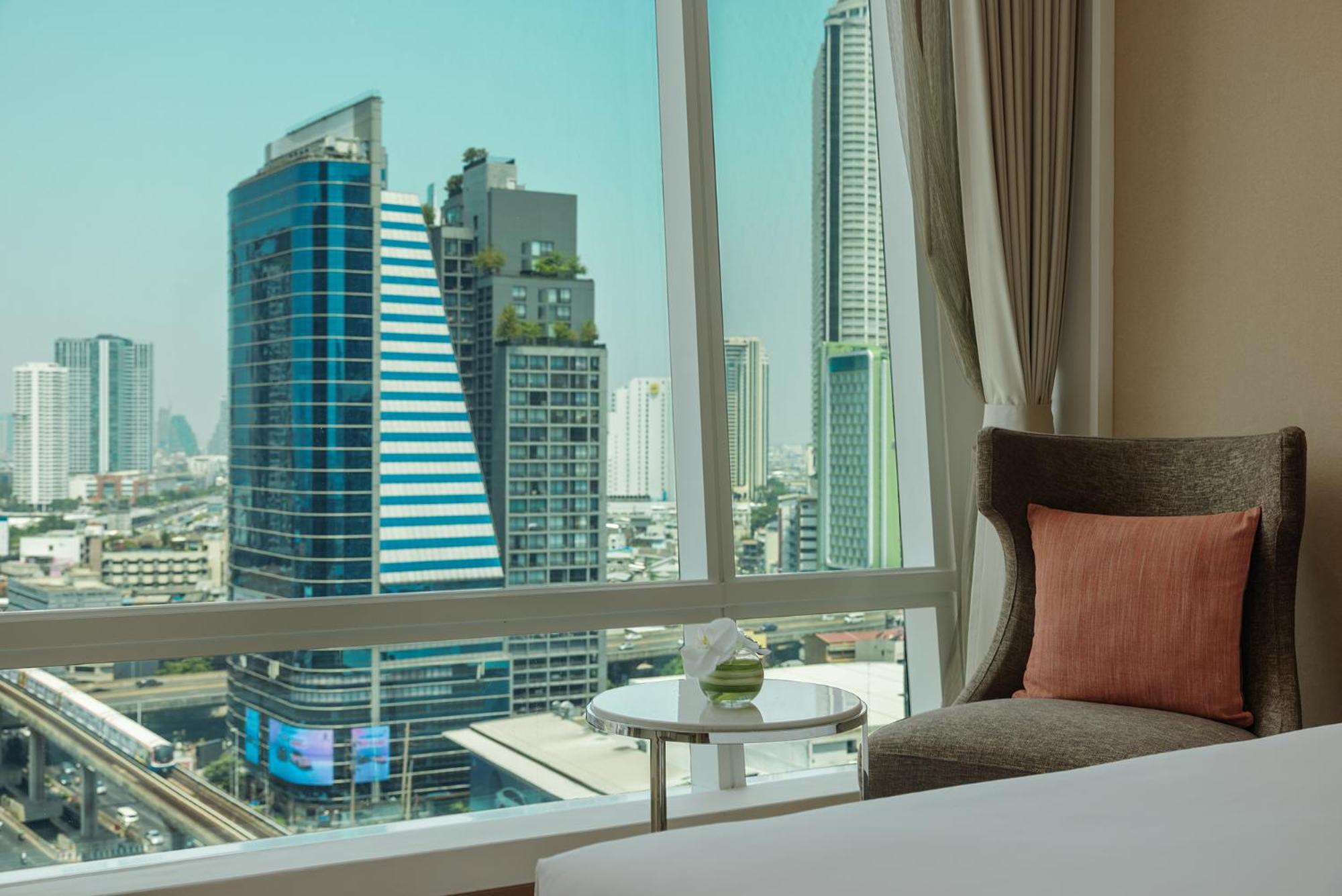 Eastin Grand Hotel Sathorn Bangkok Room photo View from a bedroom