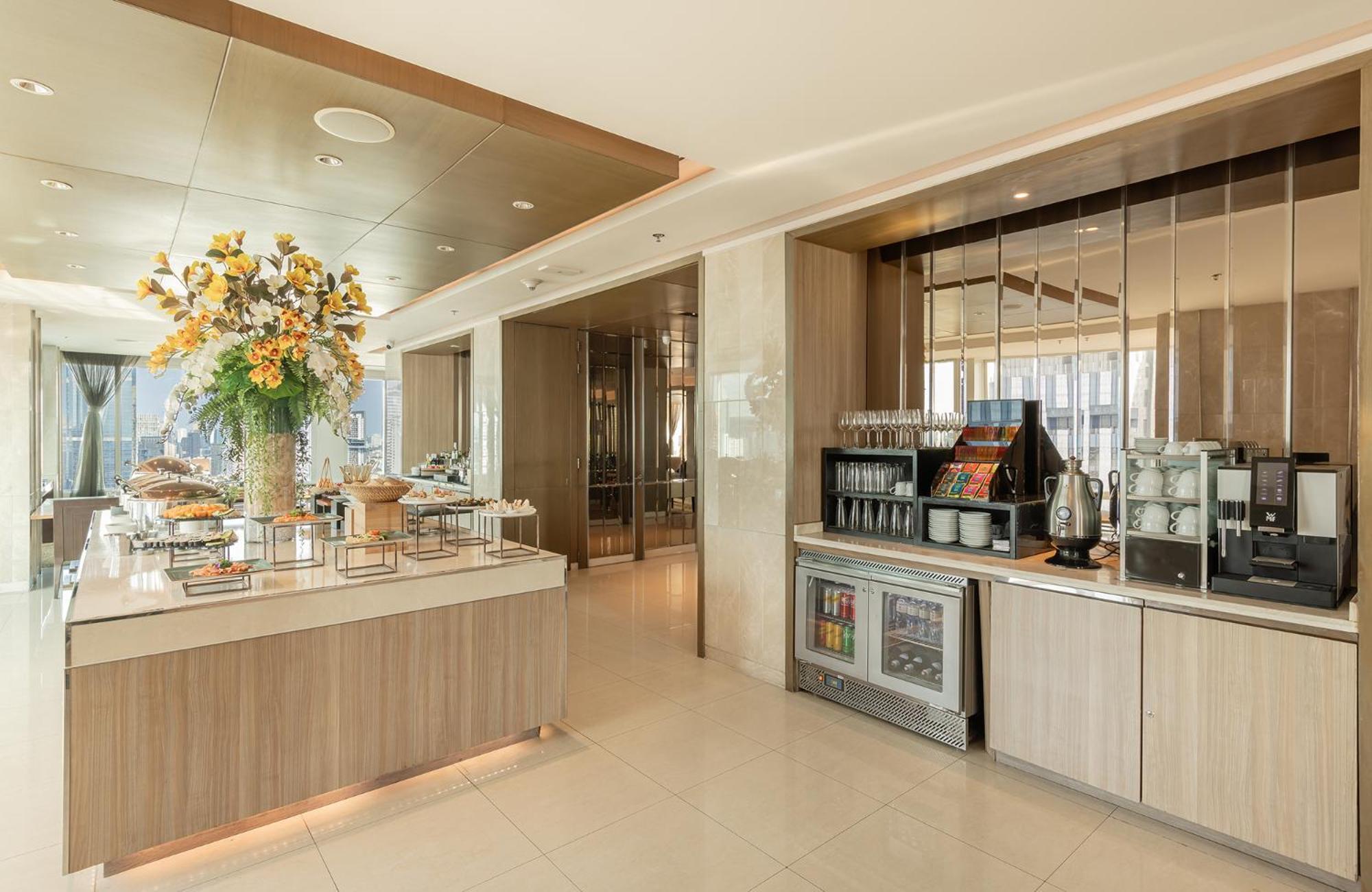 Eastin Grand Hotel Sathorn Bangkok Room photo The lounge at the airport