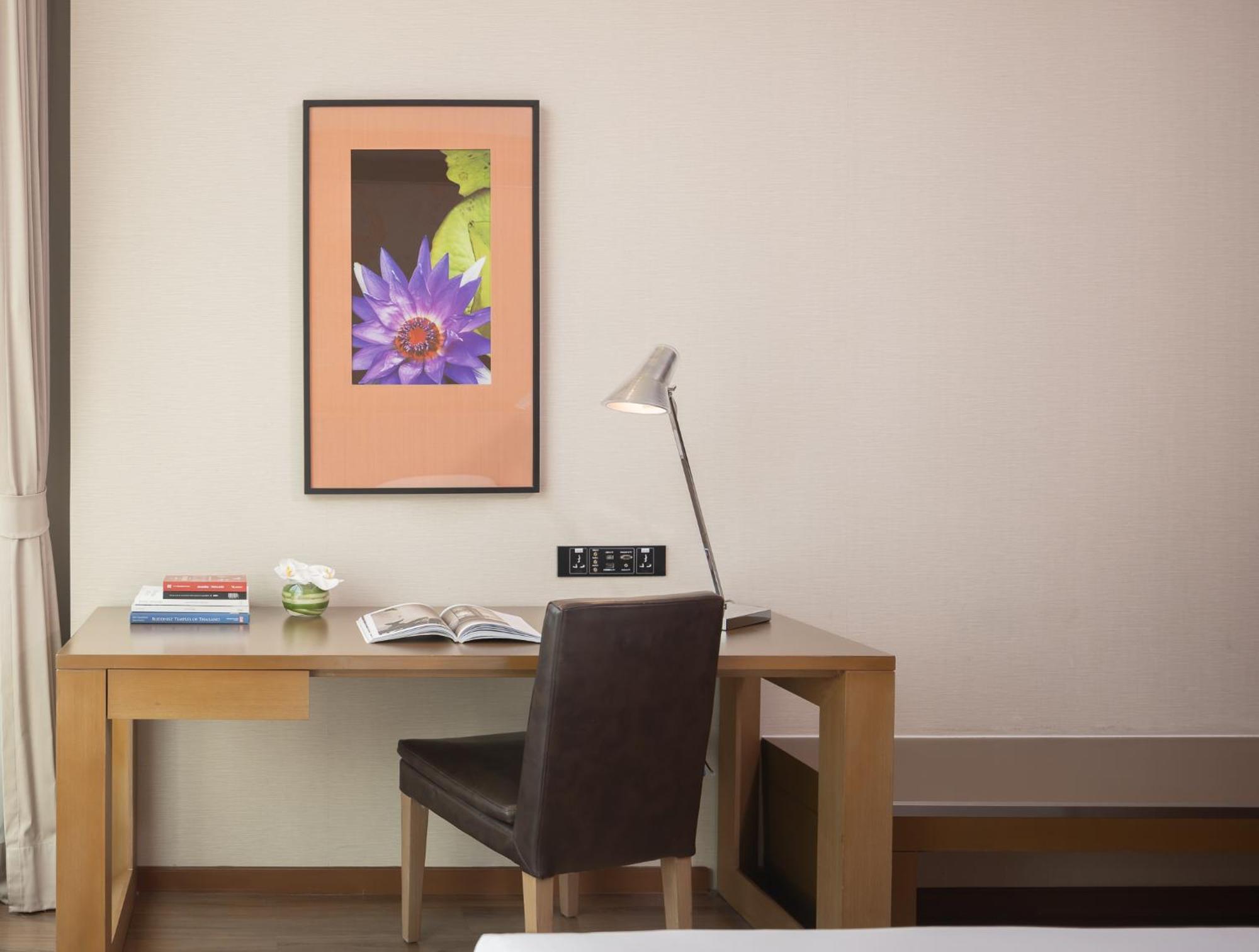 Eastin Grand Hotel Sathorn Bangkok Room photo A room with a smart thermostat