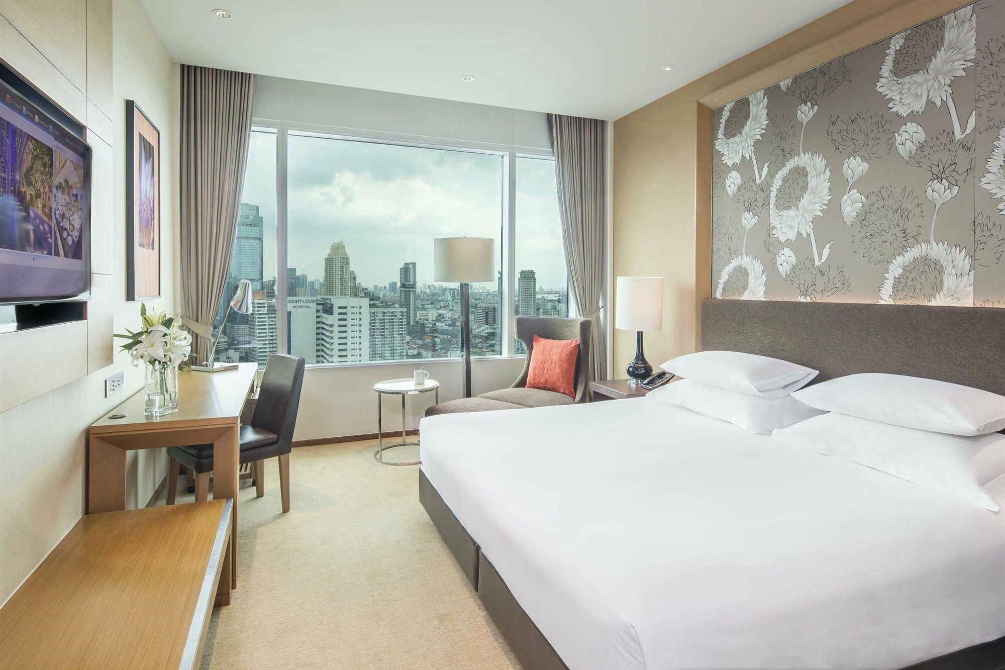 Eastin Grand Hotel Sathorn Bangkok Exterior photo Deluxe Room