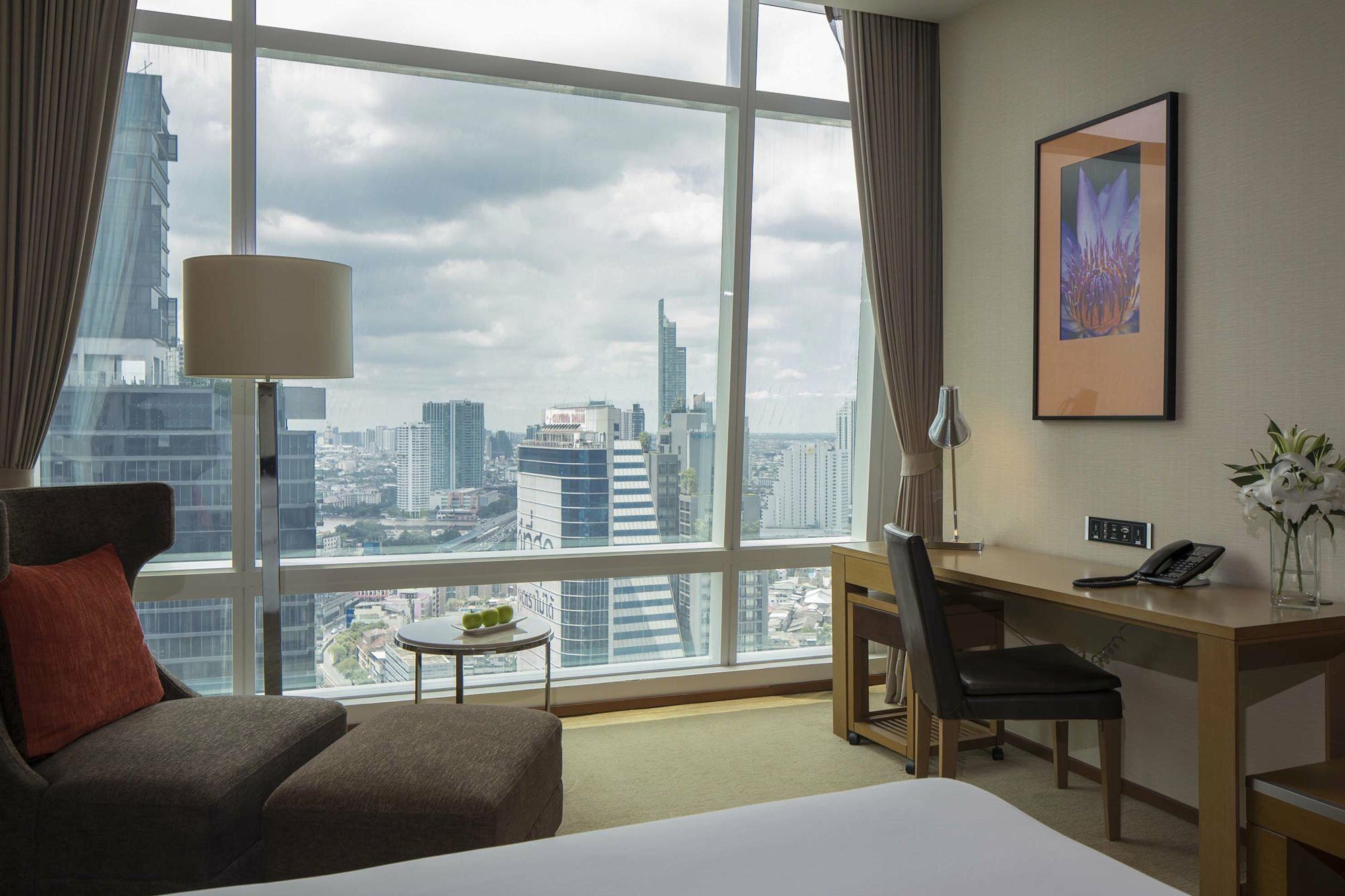 Eastin Grand Hotel Sathorn Bangkok Exterior photo A room at the hotel